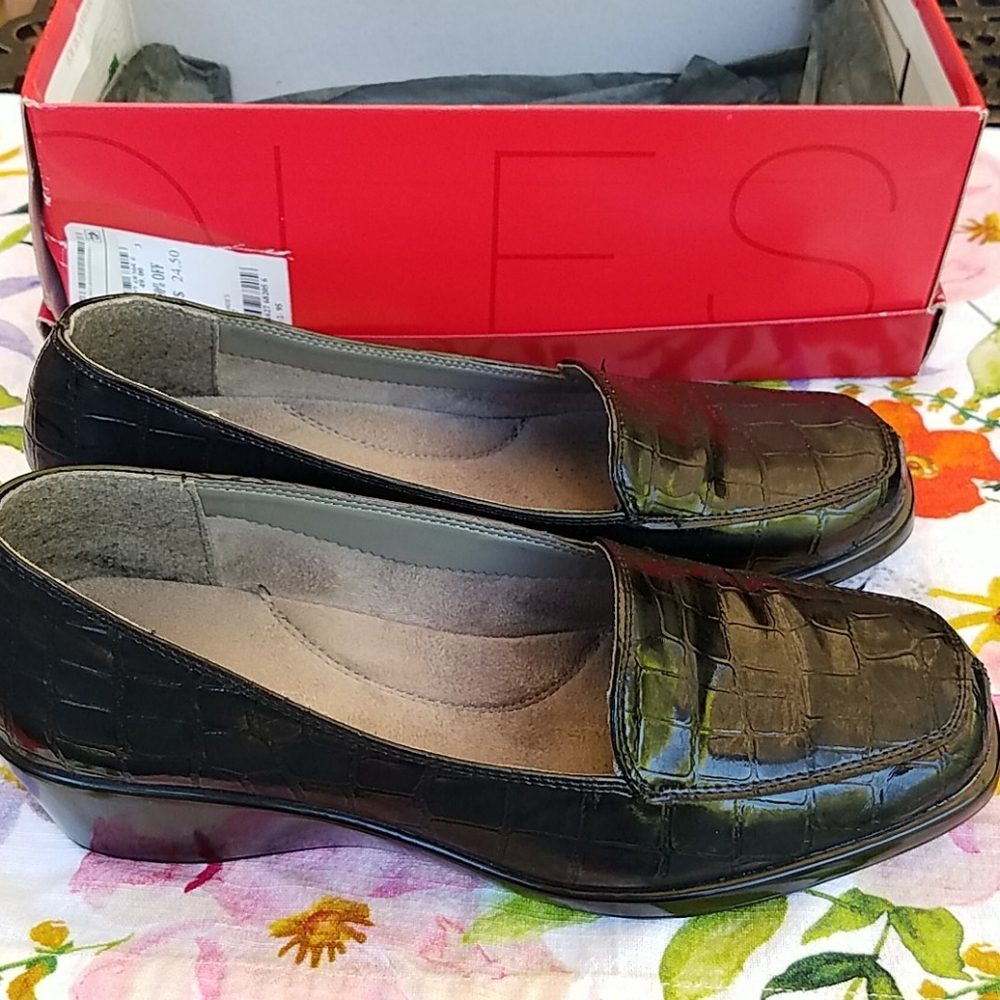 Aerosoles 7 1/2 wedge loafer shoes